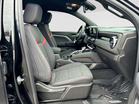 Certified 2025 Chevrolet Colorado Z71 w/ Midnight Edition image 28