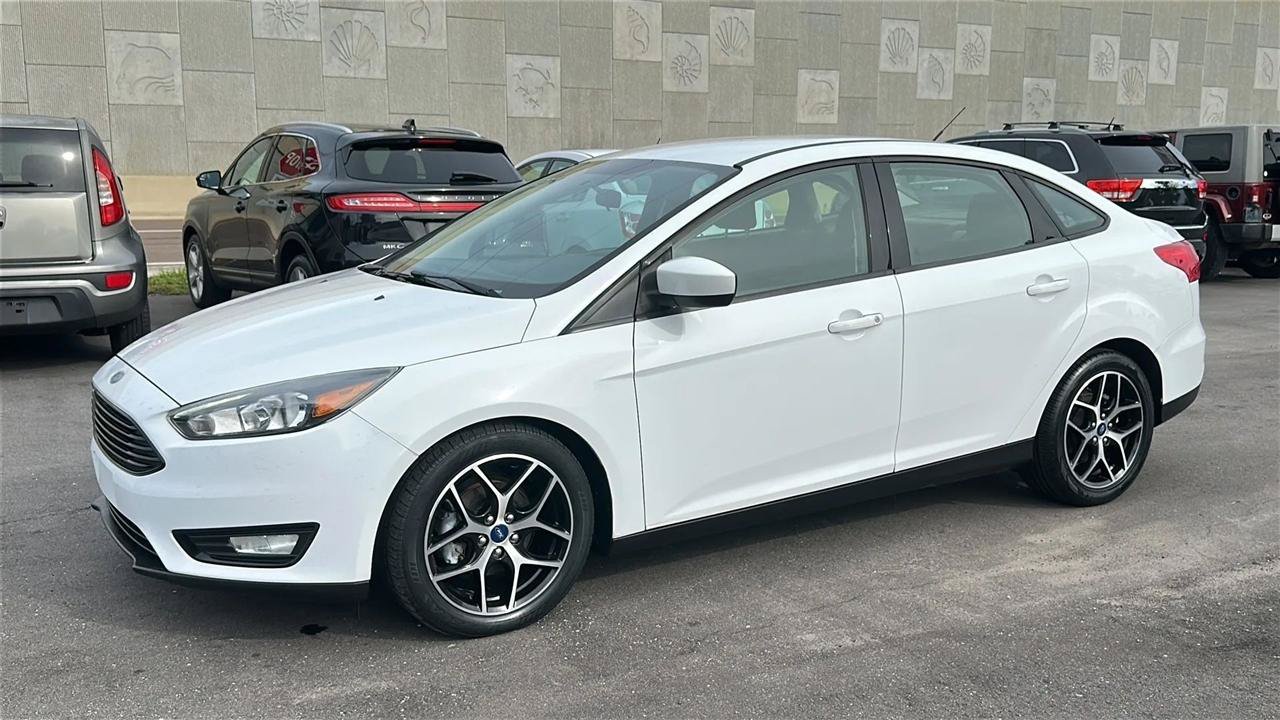 Used 2018 Ford Focus SE w/ SE Appearance Package FWD image 15
