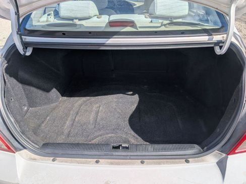 Used 2002 Hyundai Elantra GLS FWD image 11