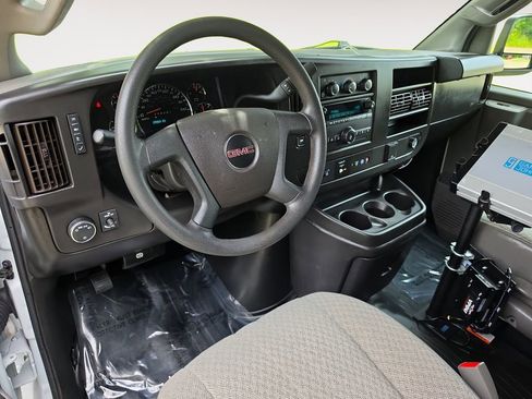 Used 2022 GMC Savana 2500 RWD image 10