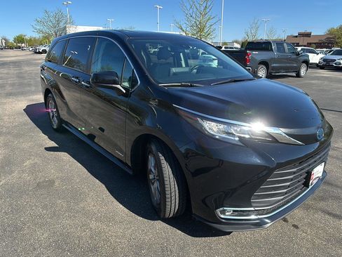 Used 2021 Toyota Sienna XLE FWD image 7