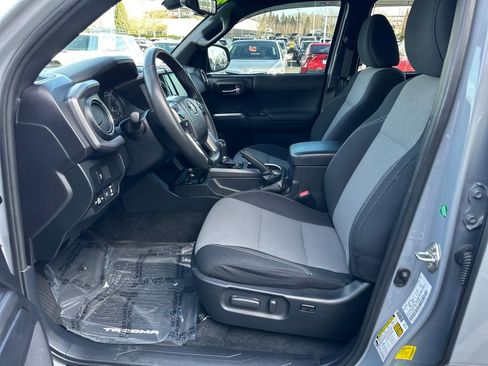 Used 2021 Toyota Tacoma TRD Off-Road image 12