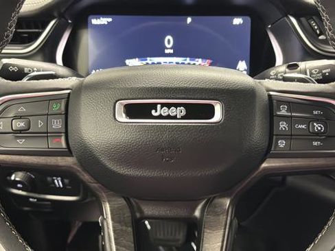 Used 2024 Jeep Grand Cherokee L Limited w/ Luxury Tech Group II AWD/4WD image 17