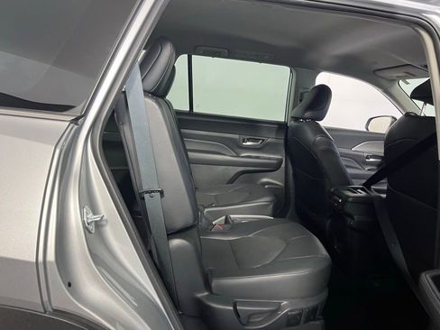 Used 2025 Toyota Grand Highlander XLE image 26