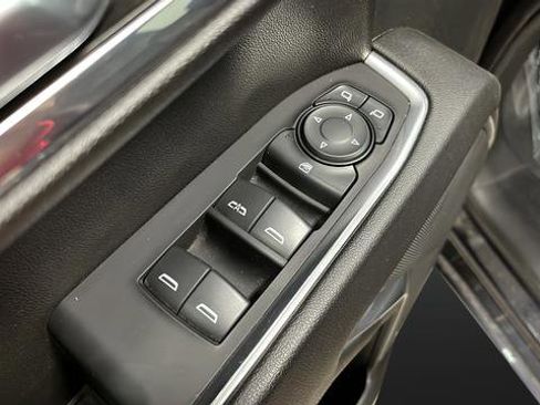 Used 2022 Chevrolet Silverado 1500 LT AWD/4WD image 20