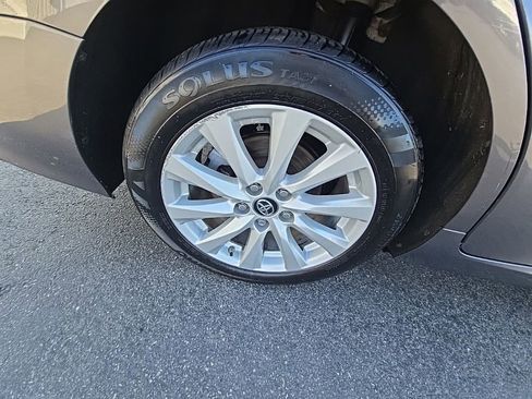 Used 2019 Toyota Camry LE image 10