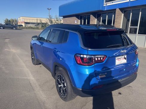 Used 2024 Jeep Compass Limited image 8