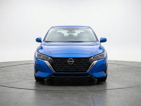 Used 2025 Nissan Sentra SV FWD image 2
