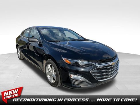 Used 2023 Chevrolet Malibu LS image 1