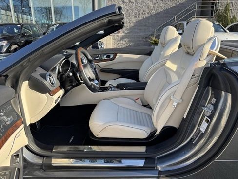 Used 2017 Mercedes-Benz SL 550 image 15