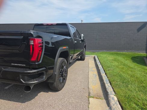 Used 2025 GMC Sierra 2500 Denali w/ Denali Reserve Package AWD/4WD image 7