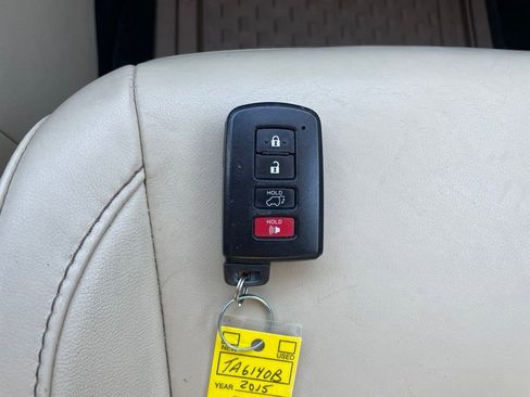 Used 2015 Toyota Highlander XLE AWD/4WD image 25