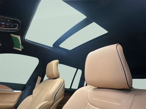 Used 2023 Jeep Grand Cherokee Summit image 12