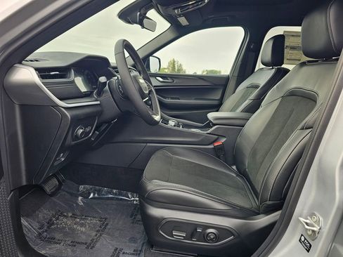 New 2025 Jeep Grand Cherokee L Altitude image 11