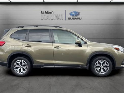 Used 2024 Subaru Forester Premium AWD/4WD image 3
