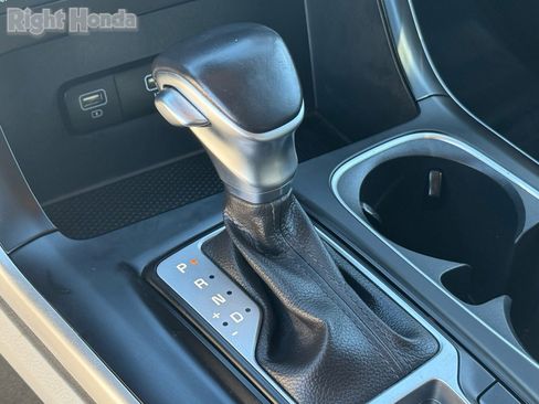 Used 2024 Kia Carnival LX image 24