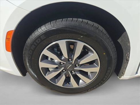 Used 2023 Chrysler Pacifica Touring-L FWD image 21
