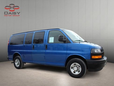 Used 2019 Chevrolet Express 3500 LS image 3