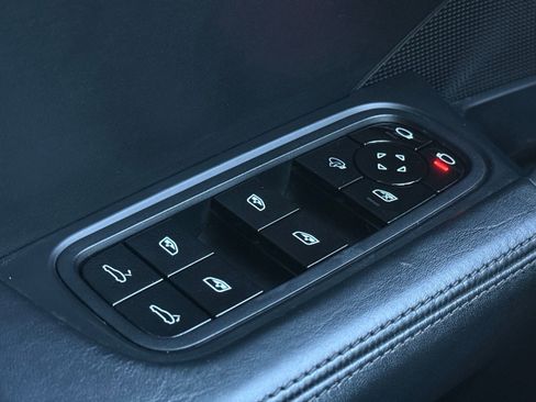 Used 2019 Porsche Cayenne Turbo image 31