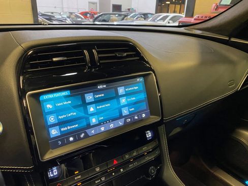 Used 2019 Jaguar F-PACE S image 18