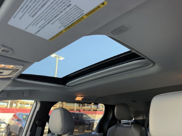 Certified 2025 Toyota Sienna XLE FWD image 26
