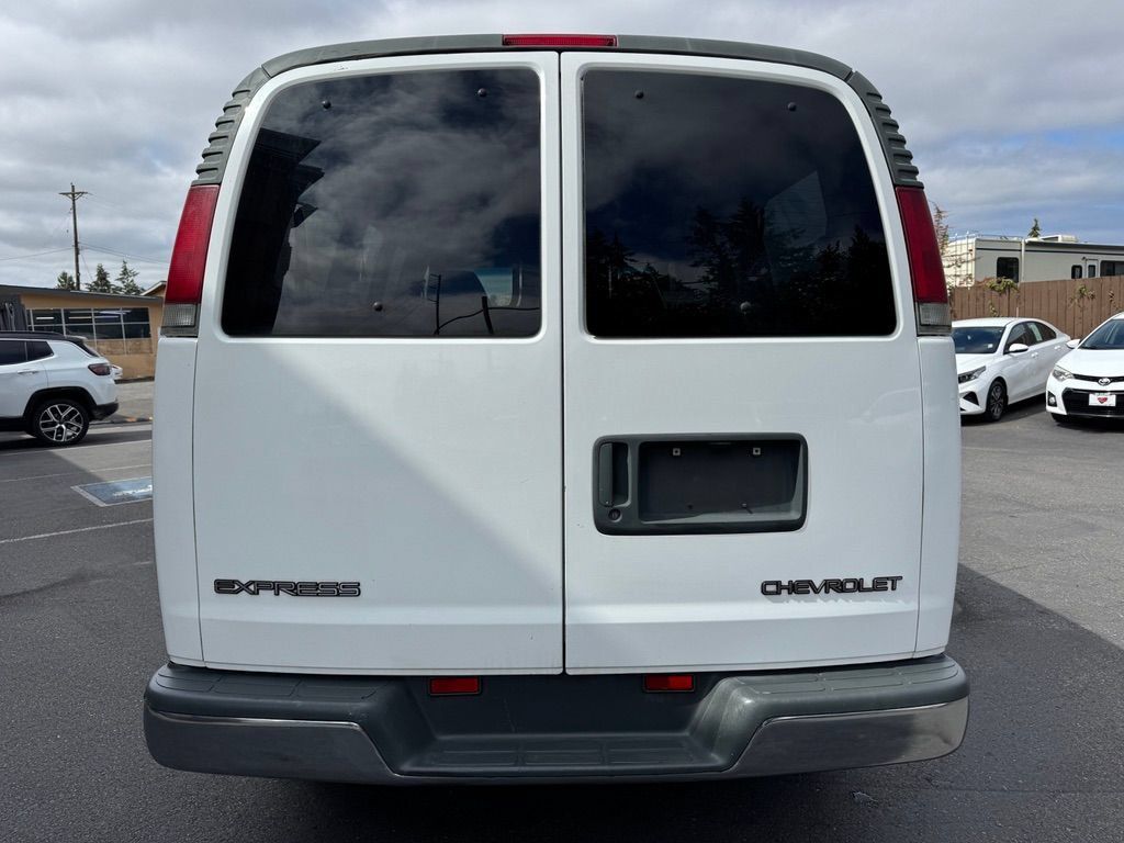 Used 2001 Chevrolet Express 3500 Passenger w/ LS Preferred Equipment Group RWD image 6