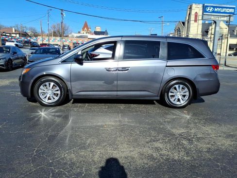 Used 2016 Honda Odyssey SE image 2