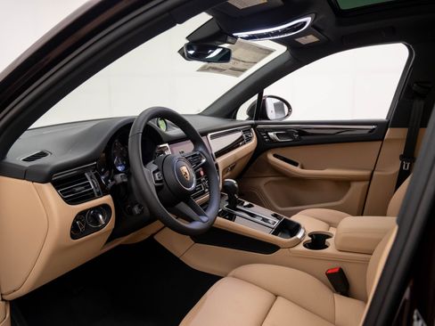 New 2026 Porsche Macan image 4