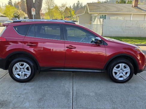 Used 2015 Toyota RAV4 LE image 4