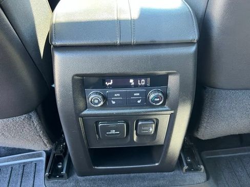Used 2022 Chevrolet Traverse High Country AWD/4WD image 15