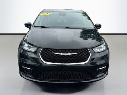 Used 2023 Chrysler Pacifica Touring-L
