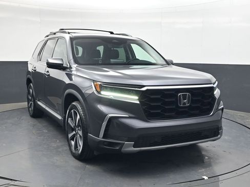 Used 2023 Honda Pilot Touring image 2