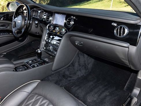 Used 2020 Bentley Mulsanne RWD image 4