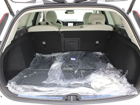 New 2026 Volvo V60 B5 Cross Country Plus w/ Climate Package image 31