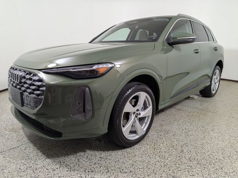 Used 2025 Audi Q5 Premium Plus w/ Premium Plus image 3