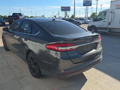 Used 2017 Ford Fusion SE w/ Equipment Group 201A image 3