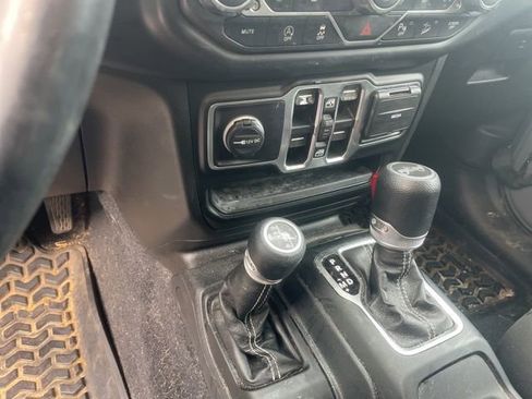 Used 2020 Jeep Wrangler Unlimited Sahara image 12