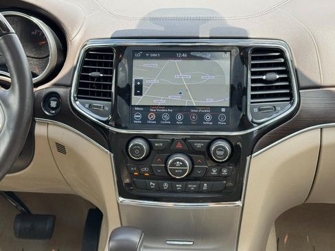 Used 2021 Jeep Grand Cherokee Overland AWD/4WD image 13