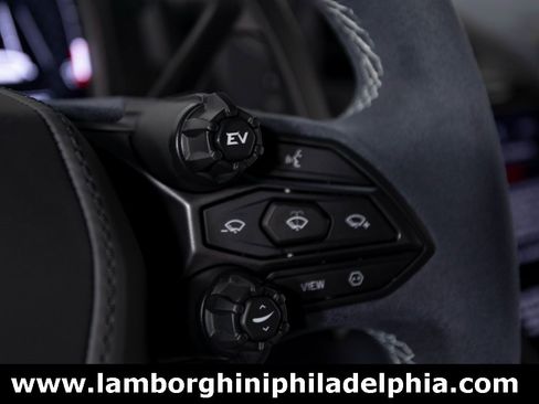 Used 2025 Lamborghini Revuelto image 20