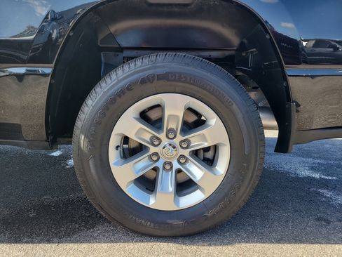 Used 2024 RAM 1500 Laramie AWD/4WD image 9