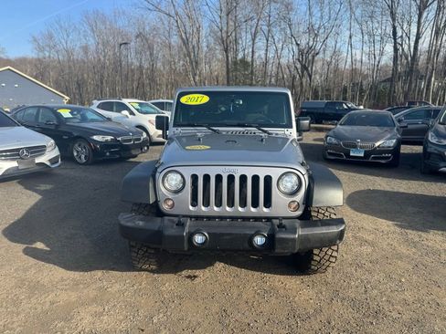 Used 2017 Jeep Wrangler Unlimited Rubicon w/ Connectivity Group image 2