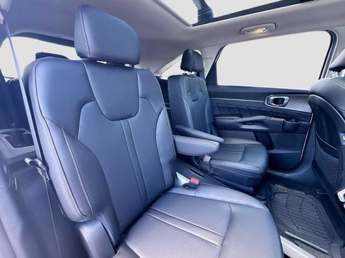 Certified 2023 Kia Sorento SX AWD/4WD image 32