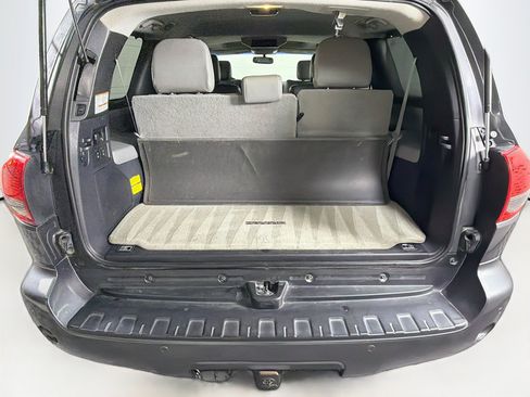 Used 2014 Toyota Sequoia Platinum AWD/4WD image 31