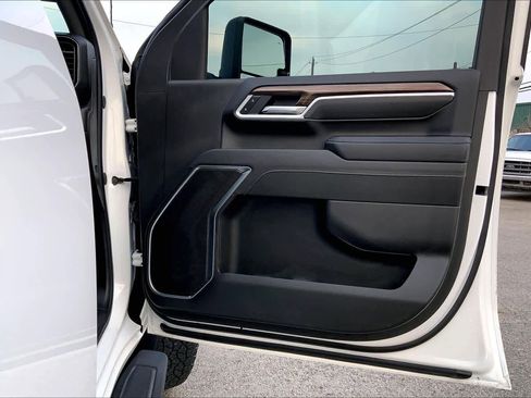 Used 2025 Chevrolet Silverado 2500 LT w/ Texas Edition image 46