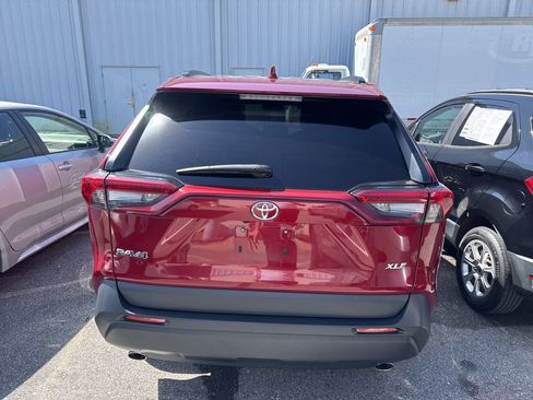 Used 2022 Toyota RAV4 XLE w/ Convenience Package image 7