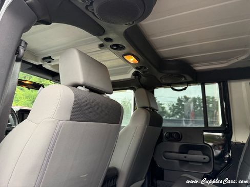 Used 2007 Jeep Wrangler Unlimited X w/ Dual Top Group RWD image 7