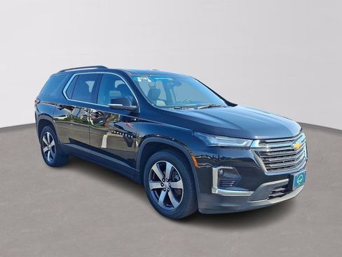 Certified 2023 Chevrolet Traverse LT w/ LT Premium Package AWD/4WD image 3