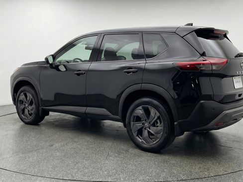 Used 2025 Nissan Rogue SV image 6