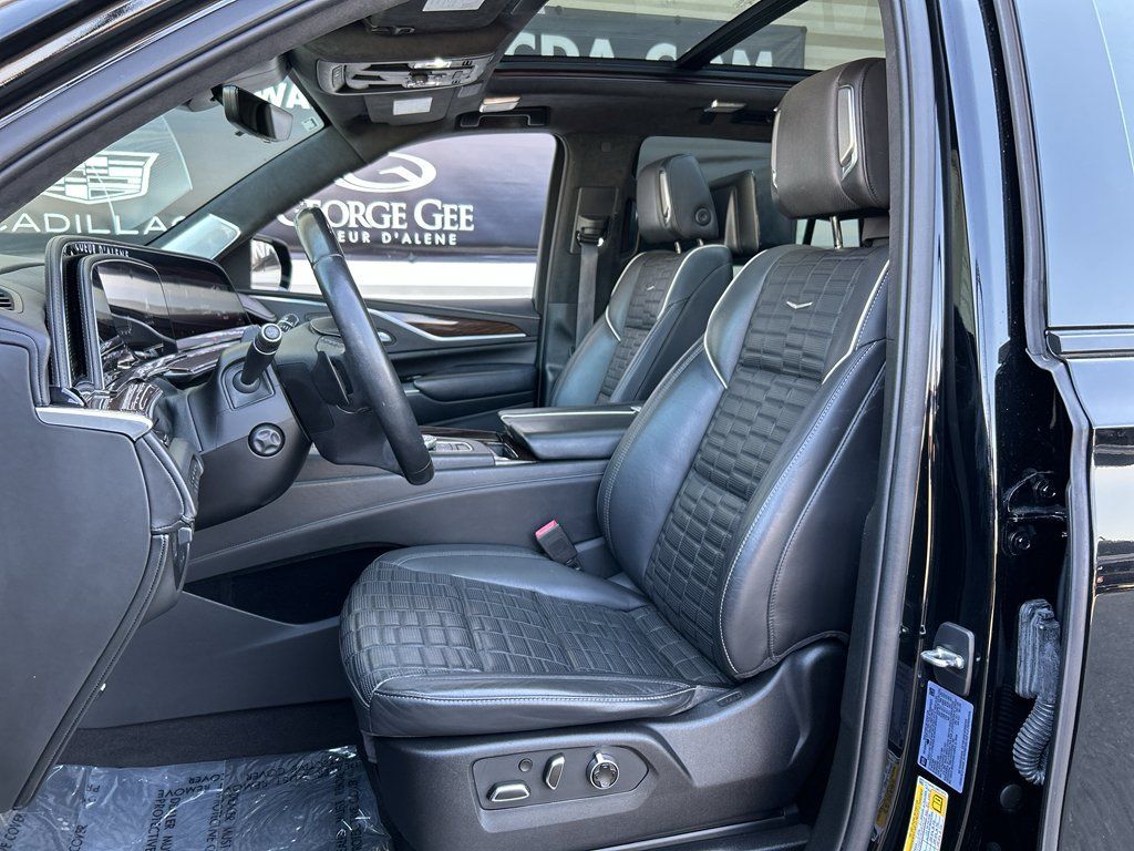 Used 2022 Cadillac Escalade Sport Platinum AWD/4WD image 11