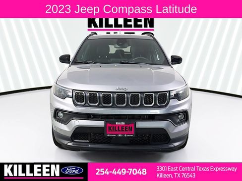 Used 2023 Jeep Compass Latitude AWD/4WD image 2